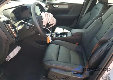 2024 Volvo Xc40 Plus z USA, uszkodzony, nr VIN YV4L12UE1R2379682